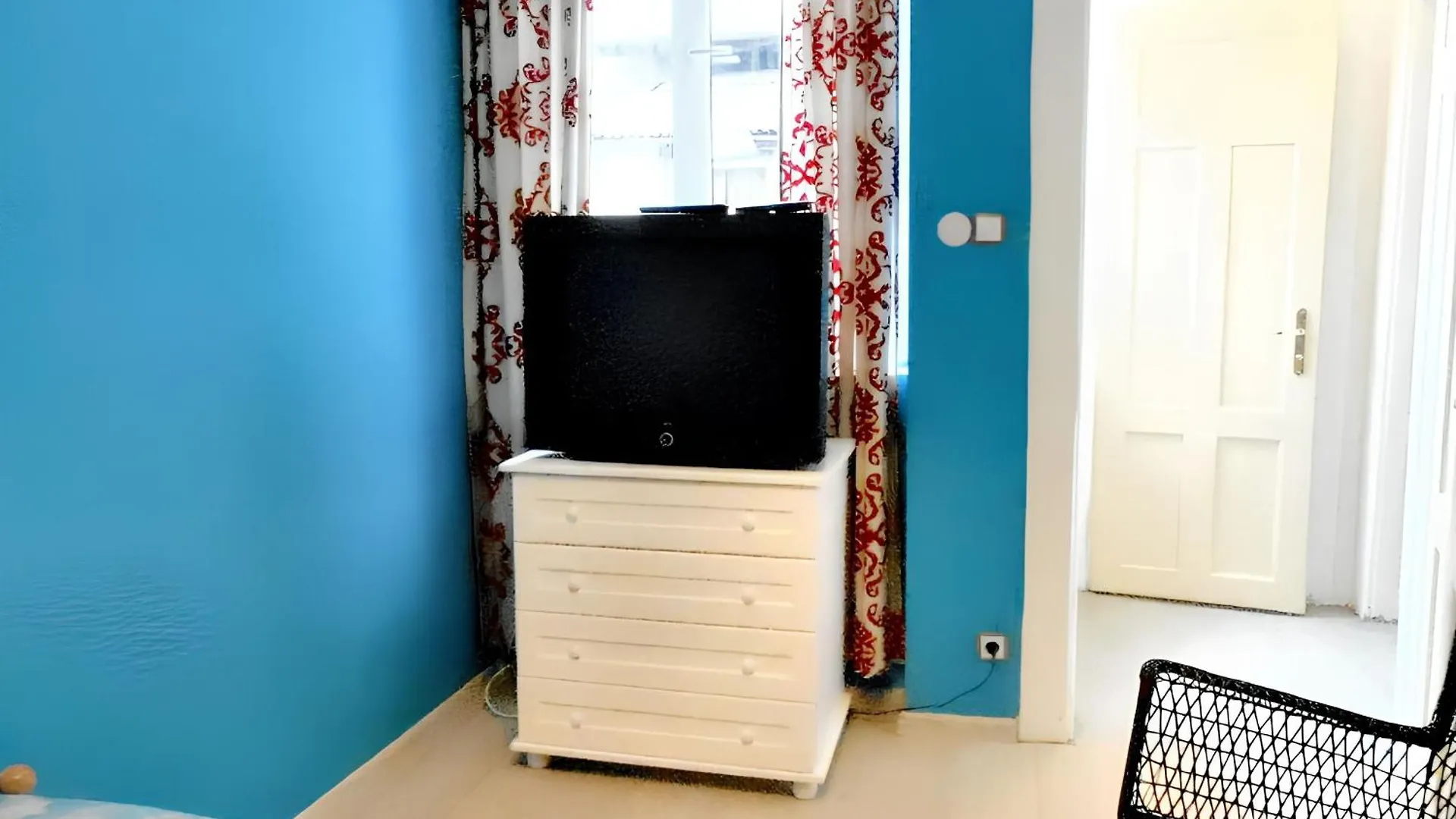 Spacious House In Central Sofia With Garden Дом отдыха